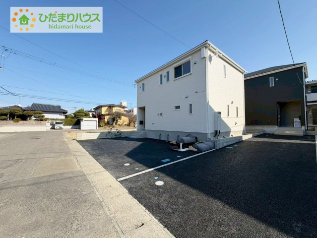 郡山市並木第1　新築戸建　5号棟の前面道路含む現地写真|整備された駐車場で、マイカーを気兼ねなく洗車なんて最高ですね！(^▽^)/