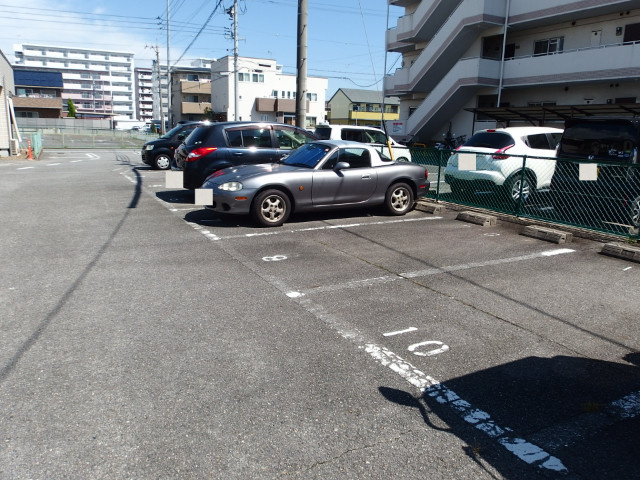 城前ハイツＢの駐車場