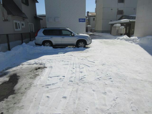 LUPUSの駐車場