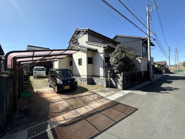 中古住宅　城田寺の駐車場
