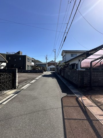 中古住宅　城田寺の前面道路含む現地写真