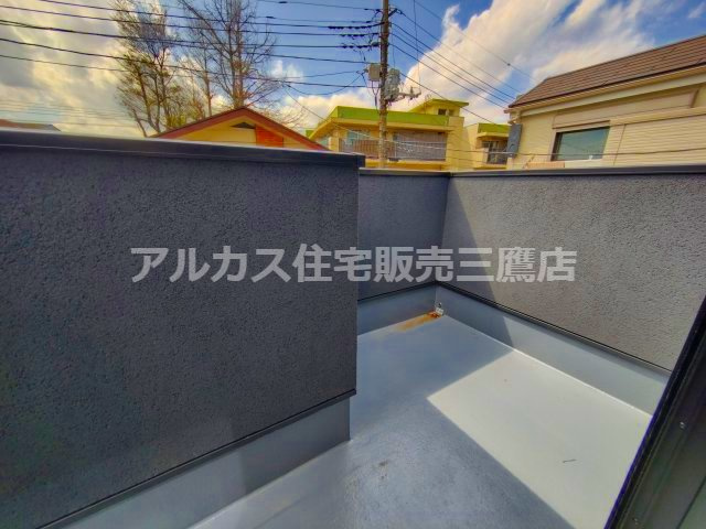 【内覧動画公開中！】西武新宿線 上石神井駅 13分 杉並区善福寺4丁目 新築戸建のバルコニー