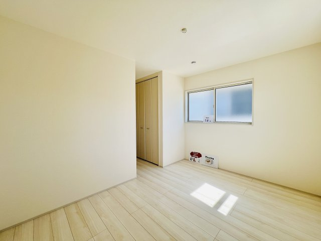 伊勢崎富塚町の洋室|お子様の一人部屋デビューにも最適♪