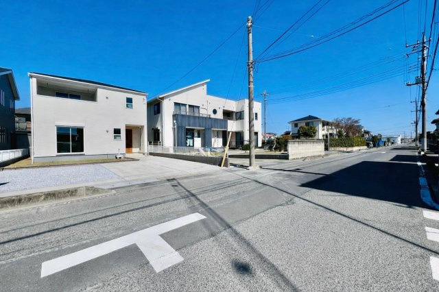 伊勢崎富塚町の前面道路含む現地写真|閑静な住宅地◎
