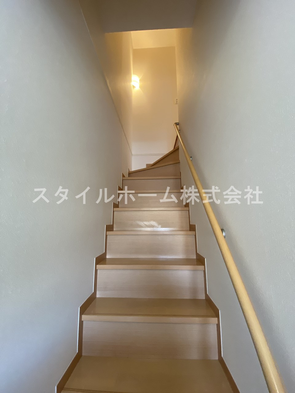 イールコートＡ棟の内装|別部屋写真です。