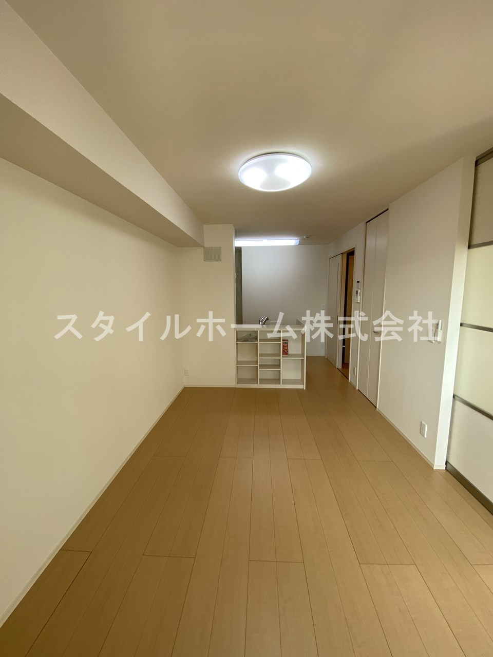 イールコートＡ棟の内装|別部屋写真です。