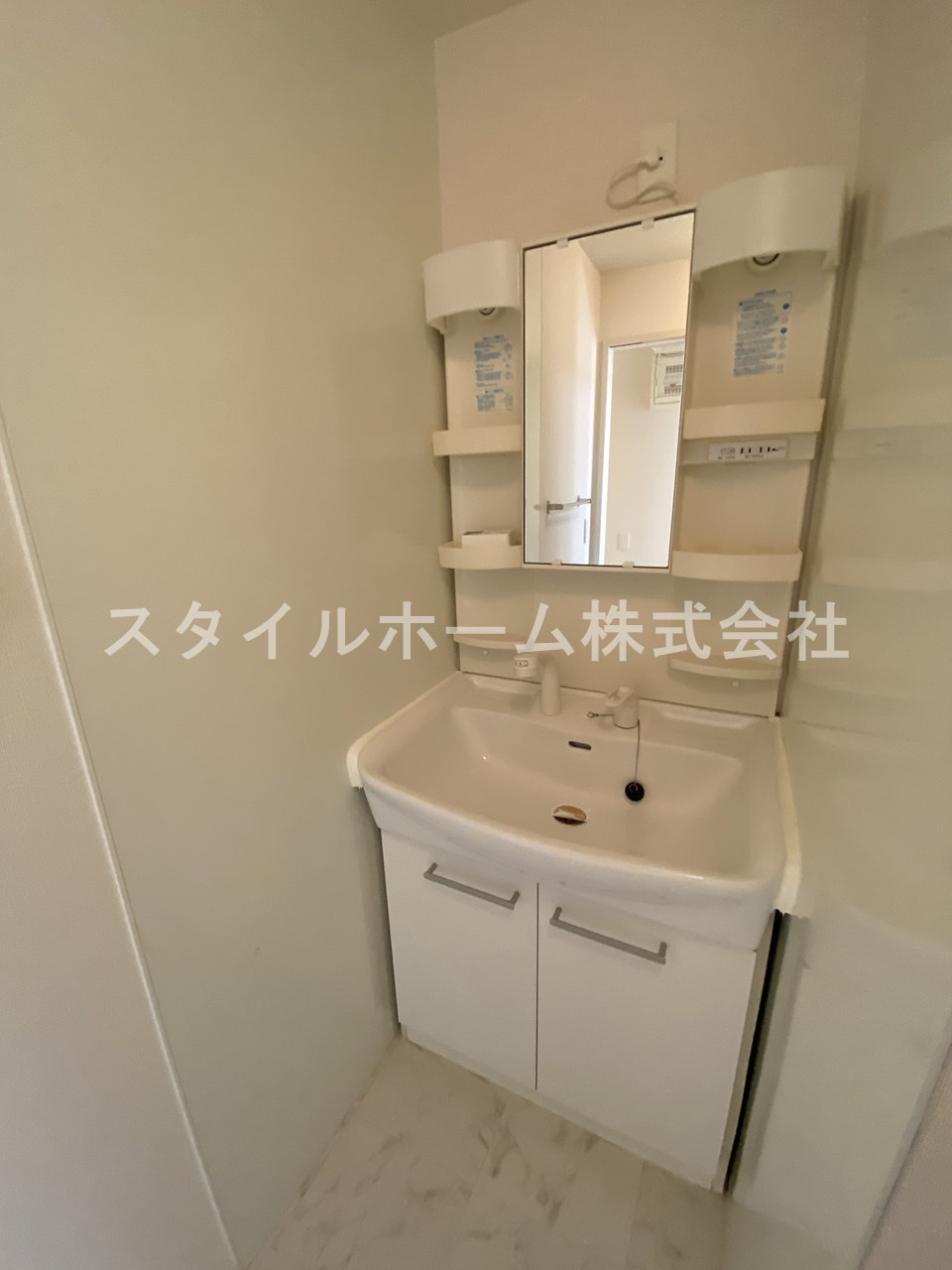 イールコートＡ棟の洗面所|別部屋写真です。