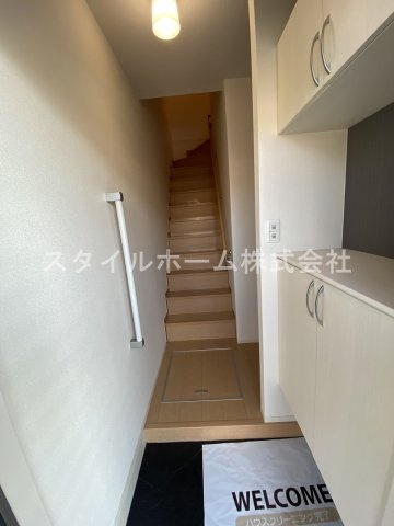 イールコートＡ棟の玄関|別部屋写真です。