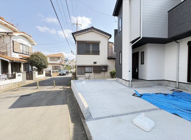 【駐車場】 | 新座市野火止3丁目　新築一戸建住宅　全1棟　(志木本店) | 2台駐車可能なゆとりあるカースペース