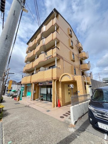 プリンス小束山の外観
