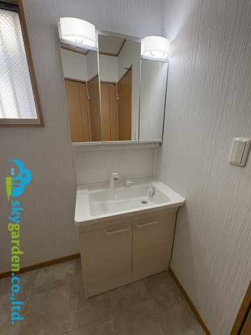藤沢市打戻　中古戸建　全1棟の独立洗面台|独立洗面台、朝の身支度には欠かせません