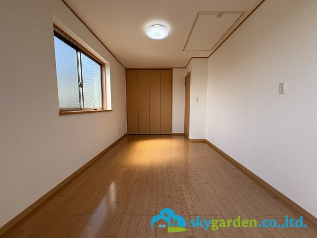 藤沢市打戻　中古戸建　全1棟の寝室|落ち着いて過ごせるお部屋なので、寝室にいかがでしょうか