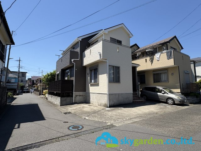 藤沢市打戻　中古戸建　全1棟の前面道路含む現地写真|明るく開放感ある角地