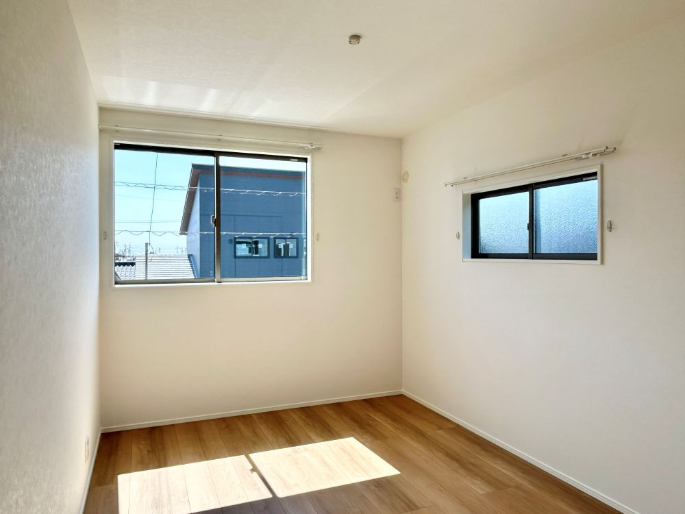 香南市野市町西野　新築一戸建て⑧の洋室|明るく爽やかな洋室は、子ども部屋にもぴったりです。