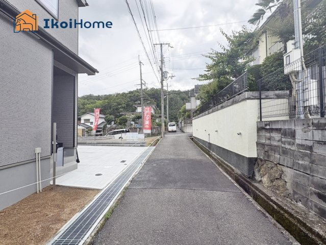 神戸市西区北山台2丁目全2棟B号棟　新築戸建の前面道路含む現地写真|【ホームページに現地動画掲載中】●年中無休：当日予約可●面道路は北側幅員約4mです！