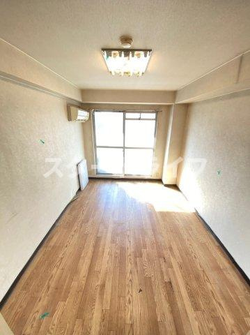 大阪市淀川区十八条３丁目の賃貸マンションの居間・リビング