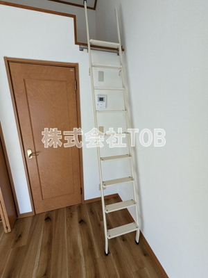 【設備】 | つつじヶ丘ビレッジ | ロフトにあがるはしご