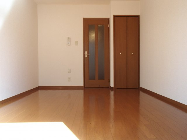 【居間・リビング】 | リバーサイド金岡Ⅲ番館 | 使いやすい居間です