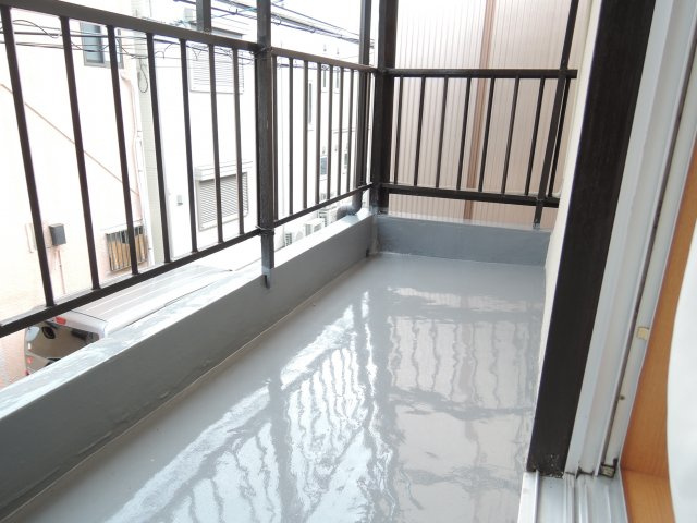 寿町１丁目貸家のバルコニー