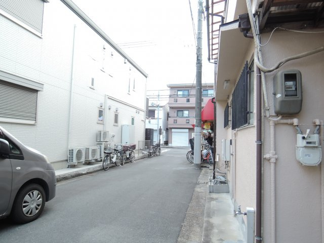 寿町１丁目貸家の駐車場