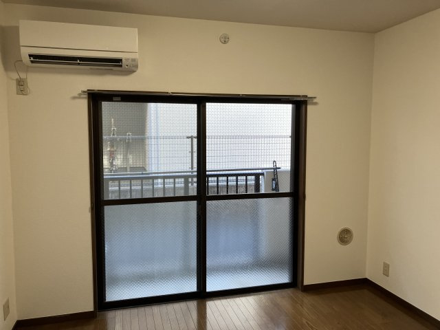 リヴェール弥生の洋室