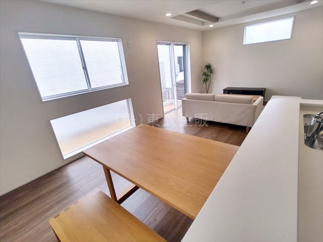 【ダイニング】 | 坂戸市花影町2期　全5棟　1号棟 | 食卓を囲むダイニング