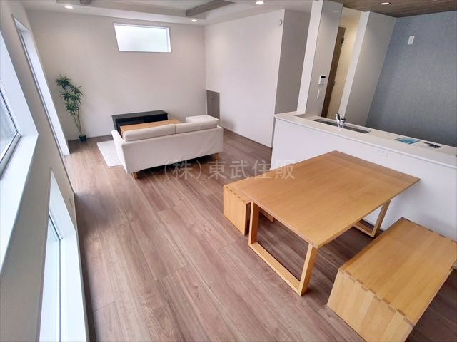 【居間・リビング】 | 坂戸市花影町2期　全5棟　1号棟 | こちらの居間で趣味の時間をお楽しみください