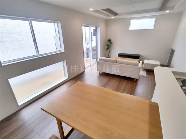【居間・リビング】 | 坂戸市花影町2期　全5棟　1号棟 | ご家族が集まるリビングは18.0帖の広さです