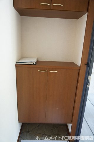 熊本市中央区黒髪６丁目のアパートの玄関