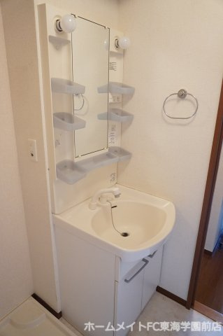 熊本市中央区黒髪６丁目のアパートの洗面所