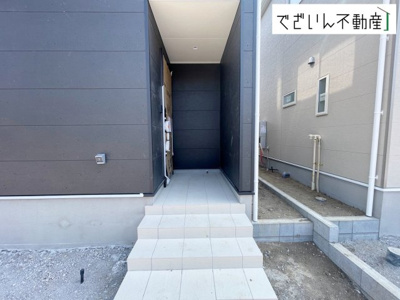 【玄関】 | CRADLE GARDEN行田市向町 第2　新築住宅 | ≪2号棟≫
現地(2026年7月撮影)