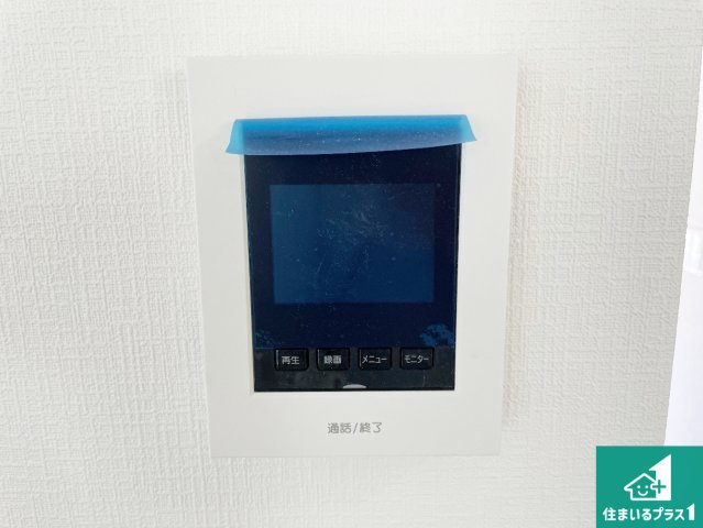 八幡市川口東扇　新築一戸建ての防犯設備|カラーモニターインターホン！声だけでなく来訪者の姿や顔がモニターで確認できるので、小さなお子様がいらっしゃるご家庭でも安心できます！