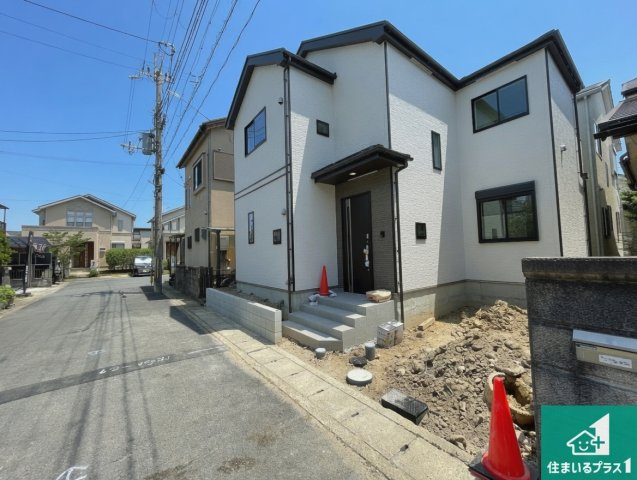 八幡市川口東扇　新築一戸建ての前面道路含む現地写真|車通りの少ない前面道路！お子様がいらっしゃるご家族でも安心！