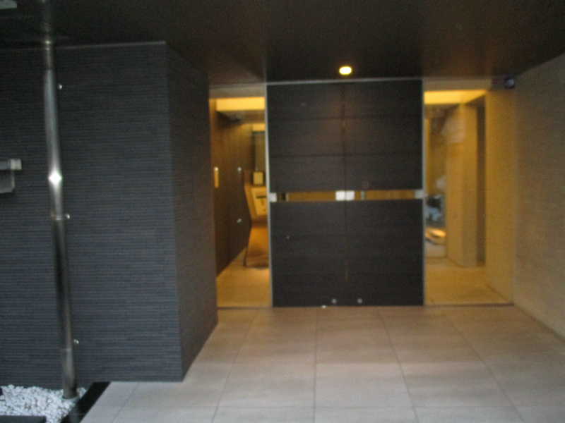 パルティール覚王山のエントランス