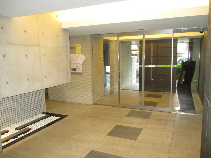 パルティール覚王山のエントランス