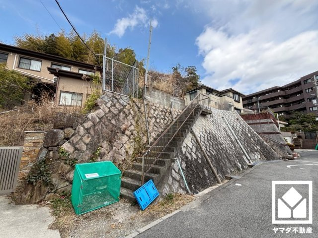 西宮市甲陽園東山町の前面道路含む現地写真
