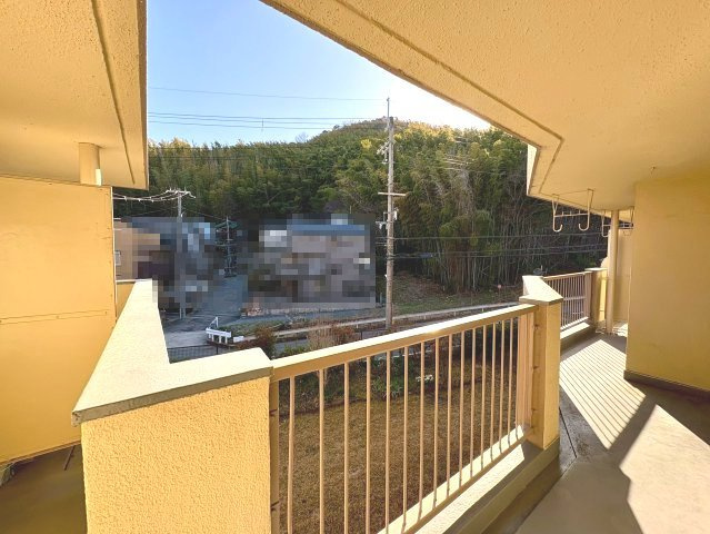 【価格改定】南円明寺ヶ丘団地6号棟のバルコニー|南向きのワイドバルコニーで、陽当たり良好です。