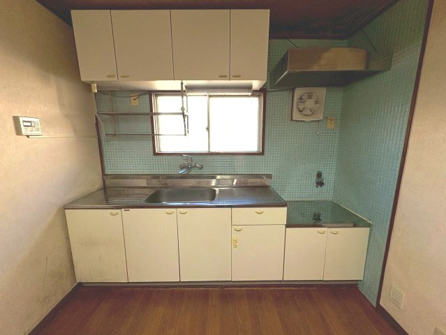 【価格改定】南円明寺ヶ丘団地6号棟のキッチン|収納スペースのあるキッチン。
弊社グループ会社にて、リフォームプランのご提案も可能です！