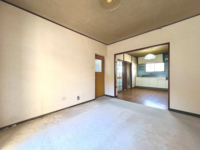 【価格改定】南円明寺ヶ丘団地6号棟の洋室|洋室（約6.8帖）
ご家族がくつろぐリビングスペースとしても活用いただけます。