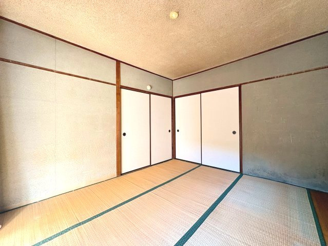 【商談中】南円明寺ヶ丘団地6号棟の和室|和室（約6.8帖）
落ち着いた雰囲気が魅力の、主寝室にもおすすめの和室です。