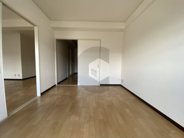 フェルザ長田の洋室