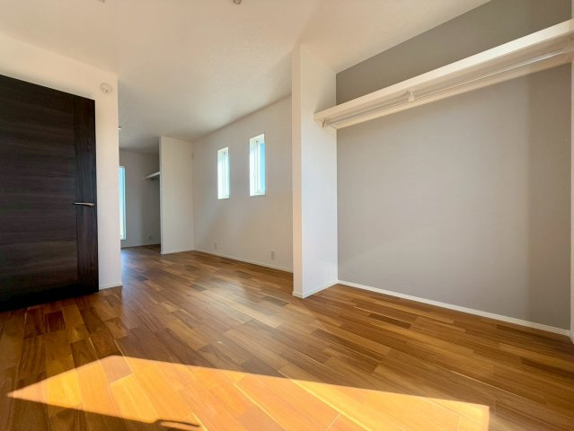 南国市篠原　C区画　新築戸建　【全6区画】の洋室|開放感のある広々洋室。収納スペースも多く、お部屋がすっきり使えます