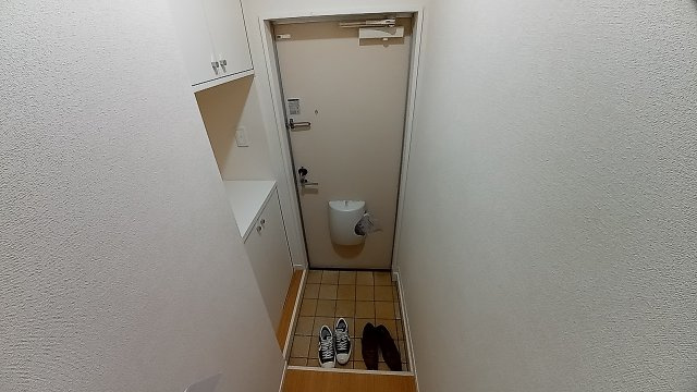 シェルベール伍番館の玄関