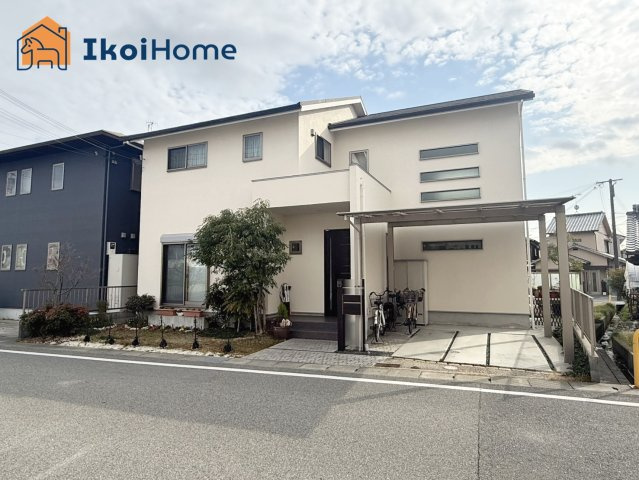 明石市大久保町大窪　中古戸建の玄関|●年中無休：当日予約可●リビングに大きな吹抜けのある解放感のある建物です！