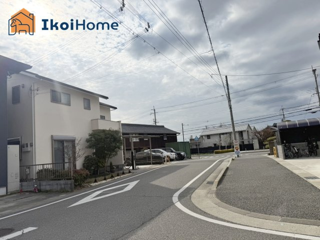明石市大久保町大窪　中古戸建の前面道路含む現地写真|●年中無休：当日予約可●前面道路は北側幅員約6ｍで広々！近隣は閑静な住宅街です！