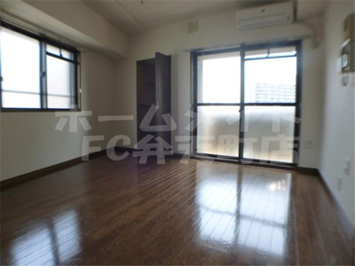 【居間・リビング】 | クイーンズコート阿波座 | 使いやすい居間です