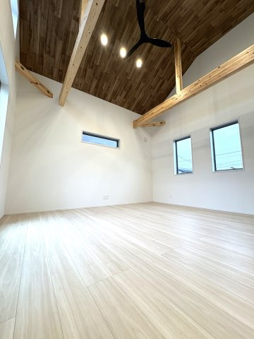 Family Base — Chigasaki Kowadaの居間・リビング