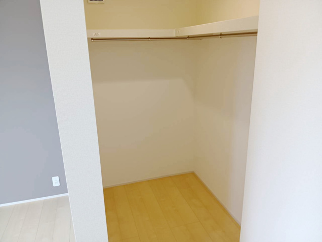 【収納】 | 沼津市大塚3期 新築建売分譲住宅 建物＋土地 TW06108 | 沼津市大塚　1号棟　２階７帖　WIC　※令和８年７月24日撮影