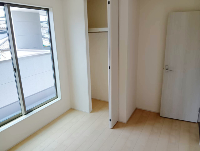 【洋室】 | 沼津市大塚3期 新築建売分譲住宅 建物＋土地 TW06108 | 沼津市大塚　1号棟　２階5.4帖　※令和８年７月24日撮影