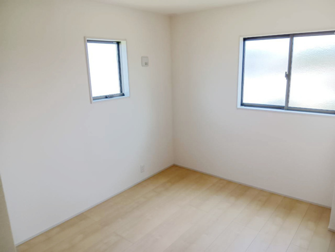【洋室】 | 沼津市大塚3期 新築建売分譲住宅 建物＋土地 TW06108 | 沼津市大塚　1号棟　２階5.3帖　※令和８年７月24日撮影